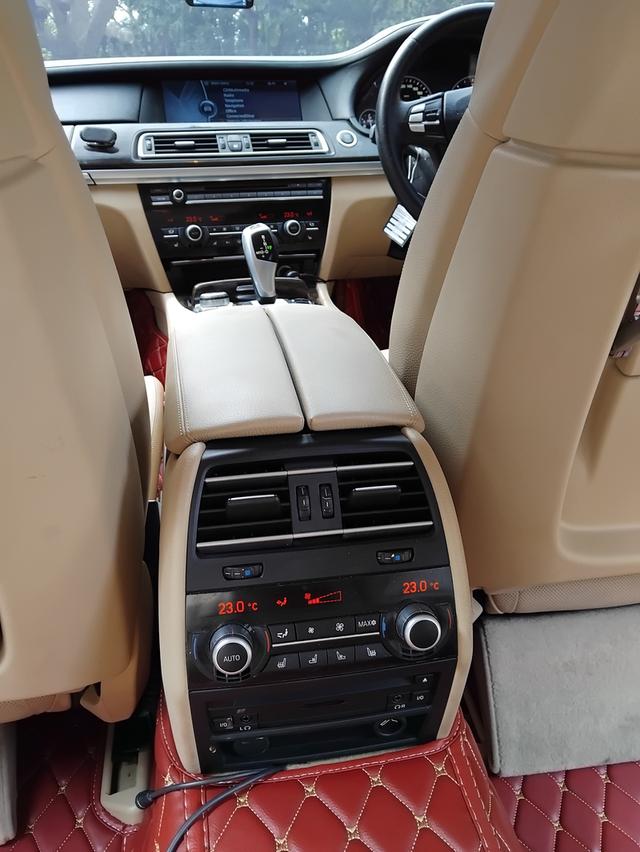 ขายรถบัาน เจัาของขายเอง BMW 730LD ปี 2012 สีบรอนซ์ทอง ไมล์แท้ 184,041 กม. ฟูลออฟชั่นแต่ง M sport 10