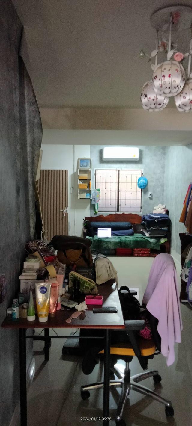 ขายด่วนขายขาดทุน ขายบ้านทาวเฮ้า 3ห้อง 2น้ำ แถมมอเตอร์ไซต์ 8