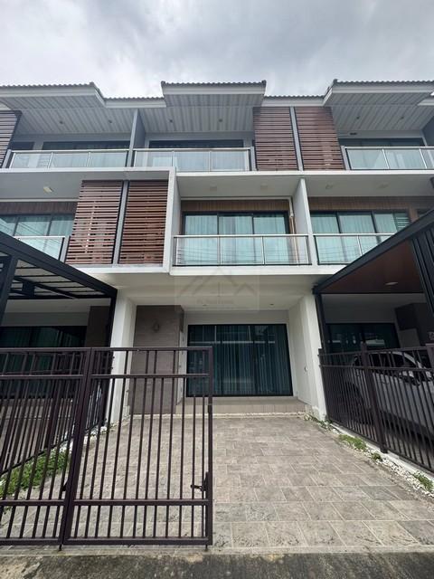 ขายทาวน์โฮม 3 ชั้น 181 ตรม. หมู่บ้าน ศุภาลัย เอสเซ้นส์ ลาดพร้าว 107 ใกล้รถไฟฟ้าสีเหลือง **ไม่เคยเข้าอยู่ 1