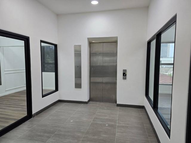 อาคารสำนักงาน 4ชั้น ที่จอดรถ 30 คัน ย่านถนนวิภาวดีรังสิต จตุจักร ใกล้ห้าแยกลาดพร้าว 7