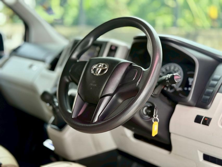 TOYOTA COMMUTER 2.8 2019  8