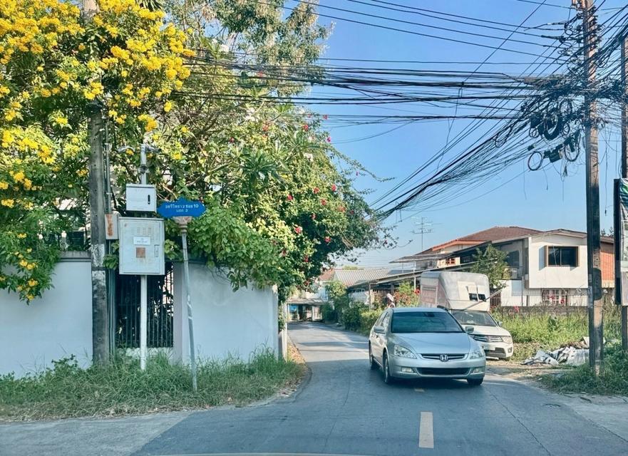 ขายที่ดินพร้อมสิ่งปลูกสร้าง เนื้อที่ 84 ตร.ว. ติดถนนซอยโชคชัย 4 ซอย 72 ซอย 10 6