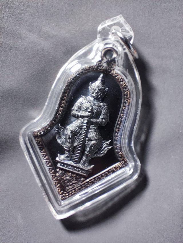 เหรียญท้าวเวสสุวรรณ หลวงพ่ออิฐ วัดจุฬามณี รุ่นเจริญทรัพย์ พิมพ์ใหญ่ เนื้อชนวนรมดำ ปี2563