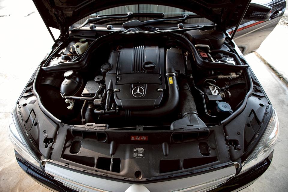 Benz C200 CGI BE ปี 2011 สีดำ มือเดียวป้ายแดง 9