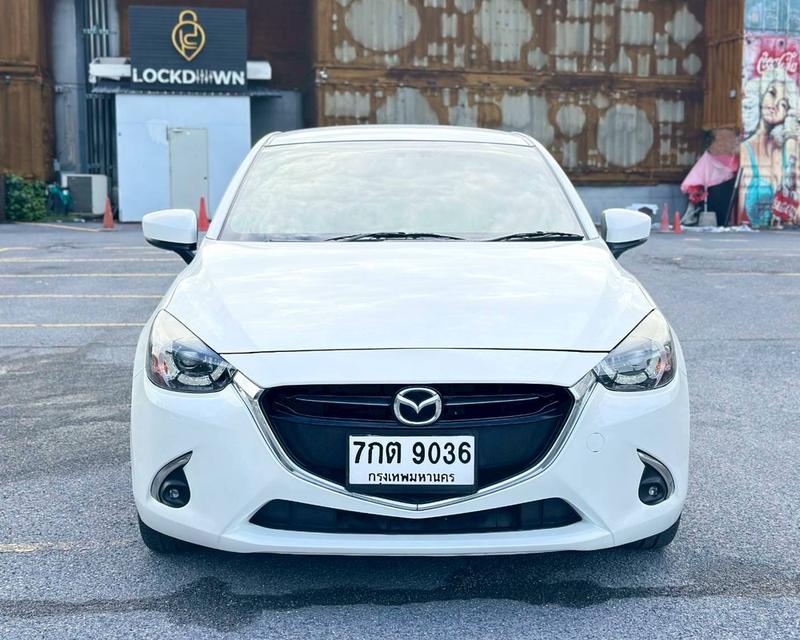 Mazda2 Skyactive 1.3 Sport High connect hatchback เกียร์ Auto สีขาวมุก ปี2018 2