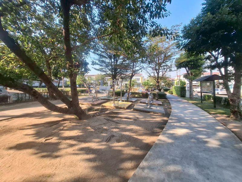 ขาย ทาวน์เฮาส์ 2 ชั้น สไตล์โมเดิร์น เนื้อที่ 19.8 ตารางวา หมู่บ้านเดอะทรัสต์ทาวน์ วงแหวน-ลำลูกกา ซ.15 ถนนบึงคำพร้อย ต.บึงคำพร้อย อ.ลำลูกกา ปทุมธานี 12