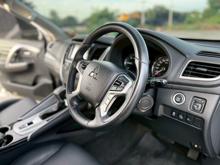 รถมือเดียว ไมล์ 5x,xxx หาได้ที่ไหนต้องคันนี้Pajero 2.4 GT Premium  NAVI 2WD ปี2018  สีเทา ดีเซล  6