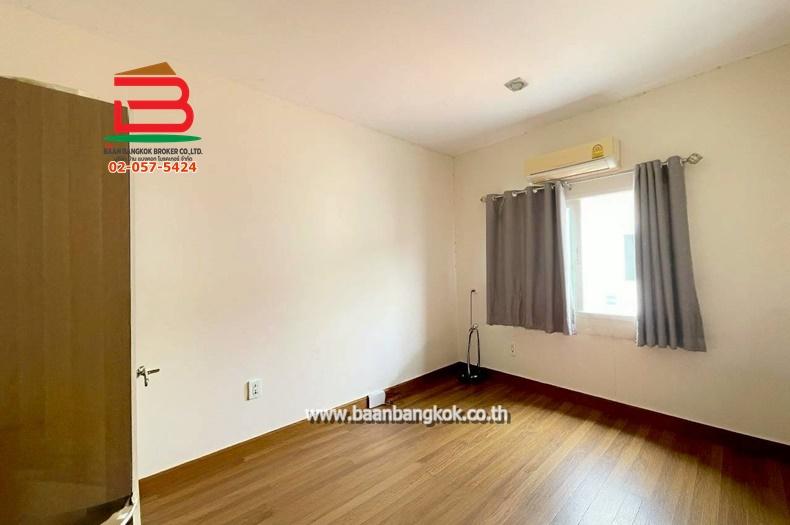 ทาวน์เฮาส์ หมู่บ้าน โกลเด้นทาวน์ วัชรพล-สุขาภิบาล 5 เนื้อที่ 21.5 ตรว. (ใกล้บิ๊กซี สุขาภิบาล5) ถนนสายไหม แขวงออเงิน เขตสายไหม 6