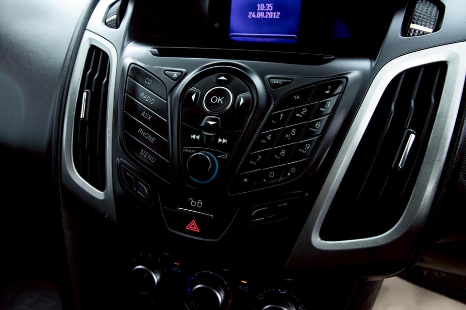 FORD FOCUS 1.6 SPORT TREND 5DR 2014 10