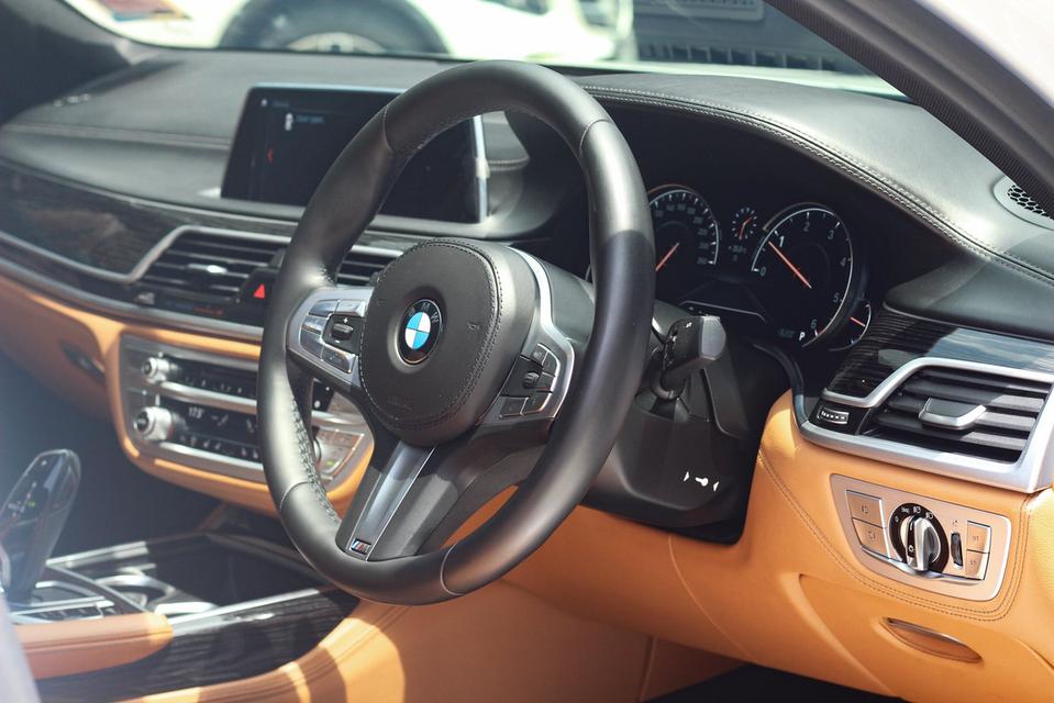 รถเข้าใหม่! BMW 730Ld (G12) M-Sport ปี 2018 สีขาว สุดหรูหรา 7