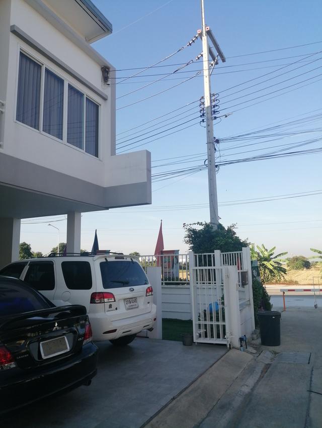 ทาวน์เฮ้าส์ขนาดใหญ่33ตรว. ลำลูกกา ใกล้ขึ้นมอเตอร์เวย์คลอง5 7