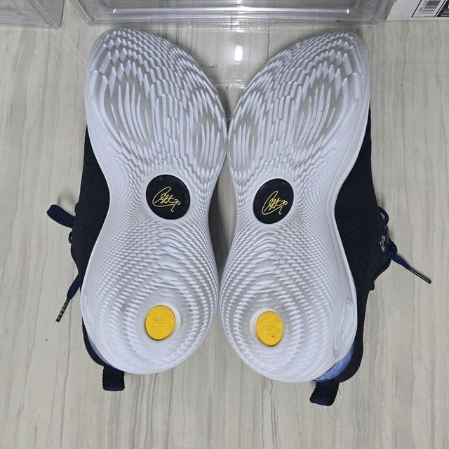 รองเท้าบาส curry12 size 9,42.5eu ใส่เล่นindoor และ outdoorได้ 4