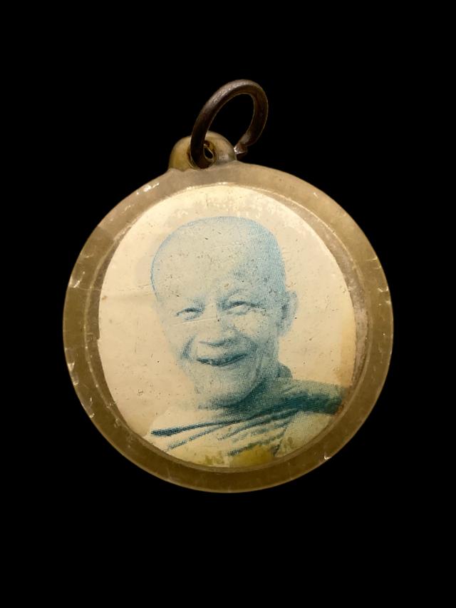 ฝรูปถ่ายหลวงตามหาบัว ที่ระลึกโครงการช่วยชาติ เลี่ยมเดิมๆพร้อมใช้