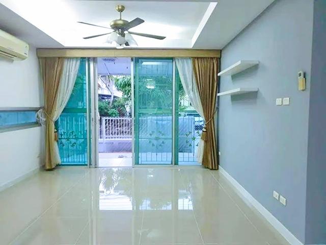 พร้อมเฟอร์ฯครบ 3นอน ตลาดใจโต300ม. ตลาดเคหะบางพลี ให้เช่าบ้าน 2ชั้น หรูหรา 38ตร.วา. รร.เกวลินวิทยา 1.8 กม. ทำเลดี รพ.จุฬา 4