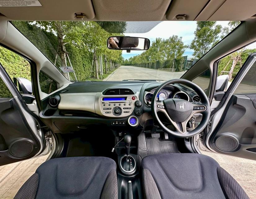Honda Jazz Hybrid สุดยอดรถประหยัดน้ำมัน เฉลี่ย 20 กิโลลิตร สีเทา ปี 2014 16