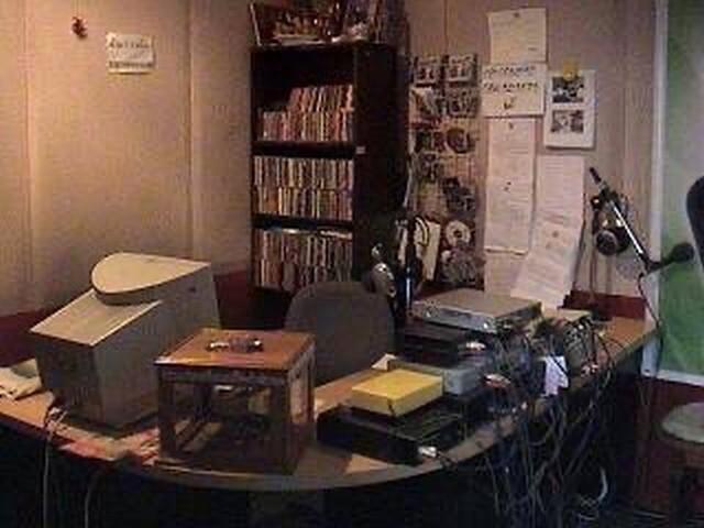 แค่วางดาวน์ก็มีโอกาสเป็นเจ้าของ สถานีวิทยุชุมชนคลื่น FM จดทะเบียนถูกต้องขึ้นต่อ กสทช. ทำต่อได้เลย โทร 083-0052952 3