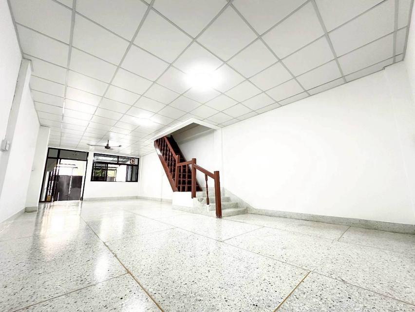 🏡⭐ ให้เช่าด่วน! ทาวน์โฮม 2 ชั้น นิรันดร์ทาวน์โฮม (3 นอน 2 น้ำ 24 ตร.ว.) พร้อมเฟอร์/เครื่องใช้ไฟฟ้าครบ! ใกล้ BTS ปุณณวิถี / MRT สวนหลวง ร.9 🚆 1