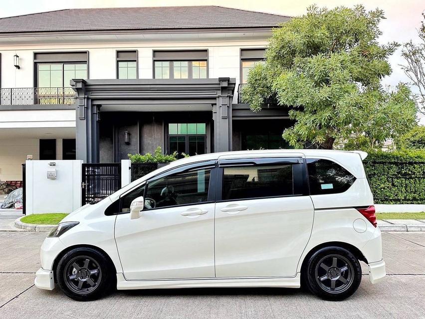💙รถที่หายากที่สุด ขายถูกที่สุดในประเทศ💙 HONDA FREED 1.5 E SPORT สีขาวมุก ปี 2012 ใช้งานน้อยมากเพียง👉17x,xxx👈กิโลเมตร รูปที่ 4