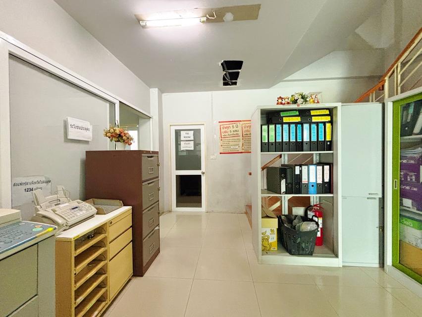 อาคารพาณิชย์ 4 ชั้น ถนนสนามบินน้ำ ต. ท่าทราย อ. เมืองนนทบุรี จ. นนทบุรี