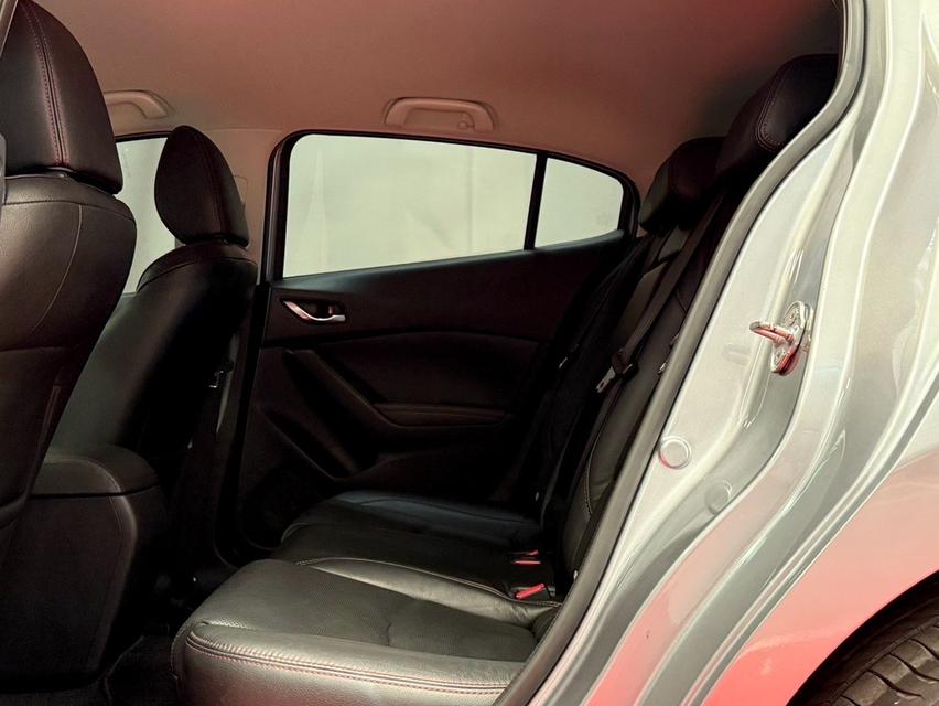 2016 MAZDA 3 2.0S 5 ประตู รถมือเดียวออกป้ายแดง รถวิ่งน้อยเพียง 90,000 กม รถเข้าศูนย์ทุกระยะ ไม่มีอุบัติเหตุครับ 14