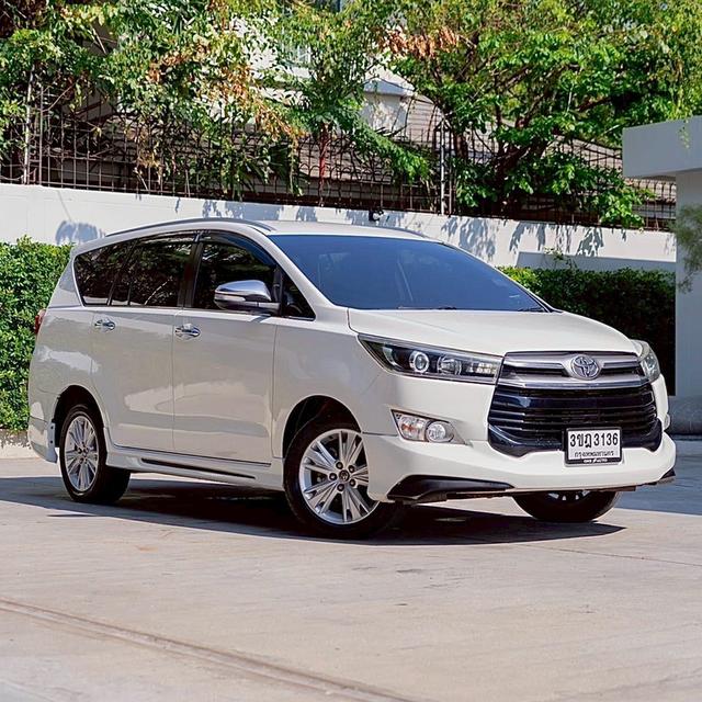TOYOTA INNOVA CRYSTA 2.8 V 2017MPV 7 ที่นั่ง ดีเซล 2.8 แรง ประหยัด 14+ กม/ลิตร