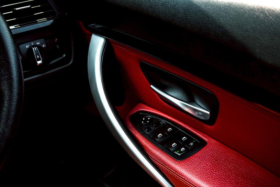 BMW 320d GT Sport F34 AT 2015 รูปที่ 10