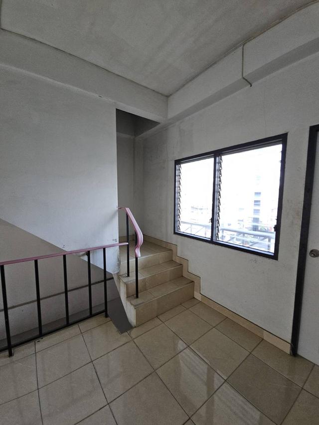 ให้เช่าอาคารพาณิชย์ 4 ชั้นมีดาดฟ้าต่างหาก ติดกับ กศน. ตรงข้ามสวนสาธารณะและสนามกีฬา มีที่จอดรถ ราคา 15,000 ต่อเดือน สนใจติดต่อคุณเก๋ง 0813567891 13