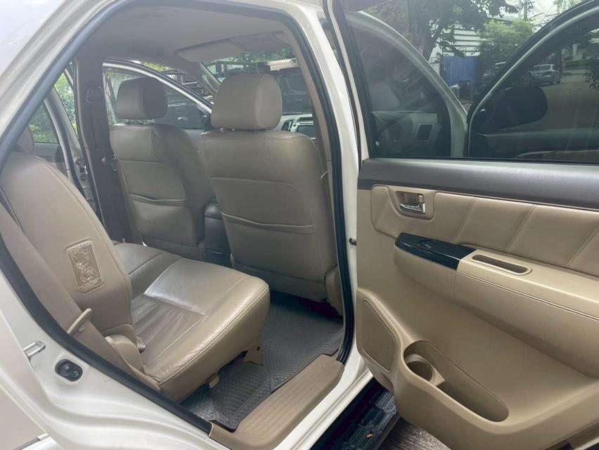 2013 Toyota Fortuner 3.0 v 4x4 10
