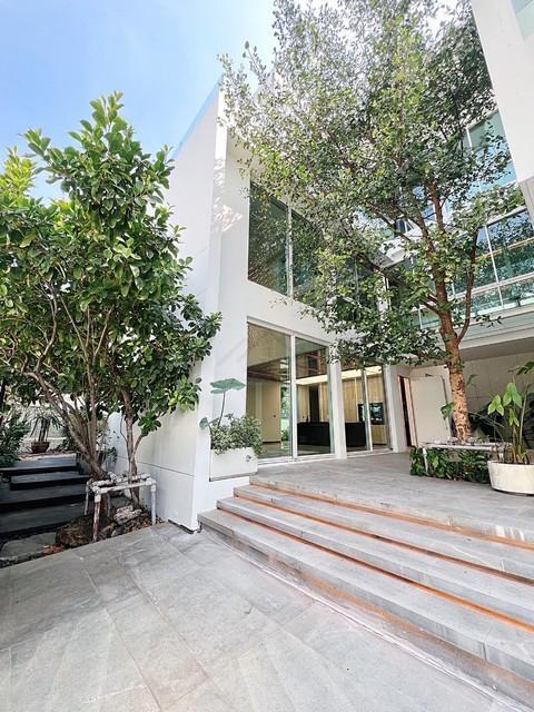 ขาย  ให้เช่าบ้านหรู 3 ชั้น มีลิฟต์ในบ้าน 4 ห้องนอน โครงการ VIVE เอกมัย-รามอินทรา ซอยโยธินพัฒนา 3 เลียบด่วน 9