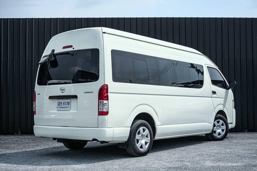 Toyota Commuter สีขาวสภาพดี 5