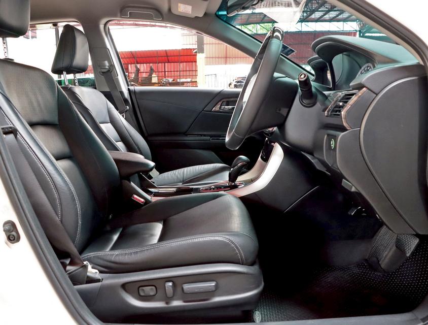 HONDA ACCORD 2.0 EL i-VTEC ปี 2016 13