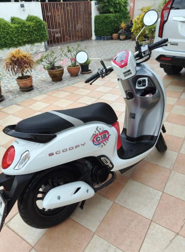 Honda Scoopy สีขาวเหลือบชมพู 2