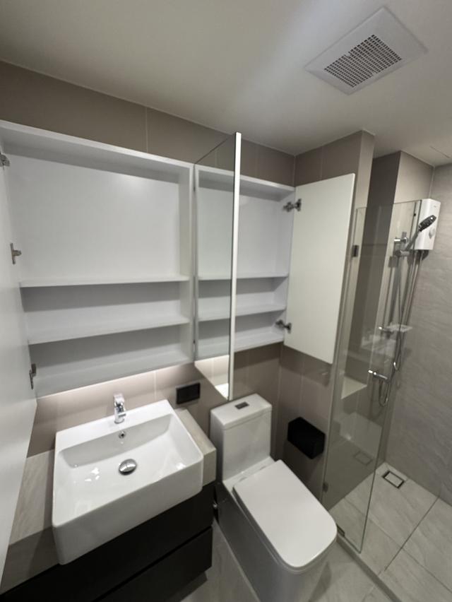ให้เช่า Condo Origin place bangna ชั้น 10 ขนาด 29 ตรม. วิวสระ ระเบียงฝั่งตะวันออก แดดเช้า  ภาพจากห้องจริง เฟอร์นิเจอร์บิวท์อินครบ ที่นอน lLUNIO 12