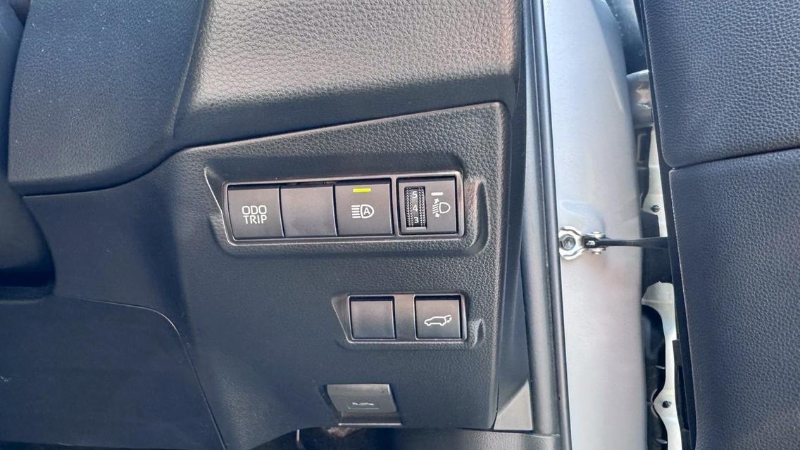 รหัสรถ TPV9973 🎊 Toyota Corolla Cross 1.8 HEV Premium Luxury  🎊 2024 รูปที่ 12