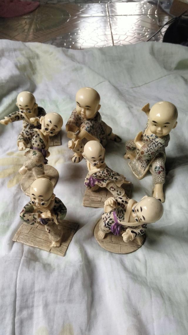 รูปเเกะสลักกาตูนจีน.