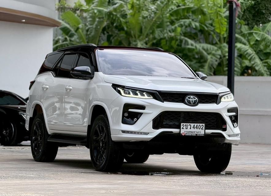 Toyota Fortuner 2.8GR Sport 4wd ปี22 รูปย่อยที่ 3