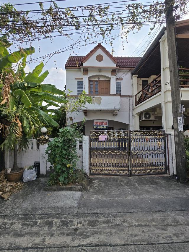 ขายทาวน์เฮ้าส์ 2 ชั้น หมู่บ้านเย็นสุข ลาดพร้าว 87 หลังริม 32 ตร.วา 1