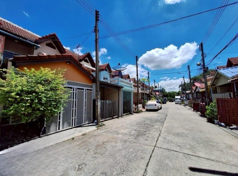 หมู่บ้านทิวสนวิลล่า ธัญบุรี คลอง 3 ถนนรังสิต-นครนายก ต.บึงยี่โถ อ.ธัญบุรี จ.ปทุมธานี
