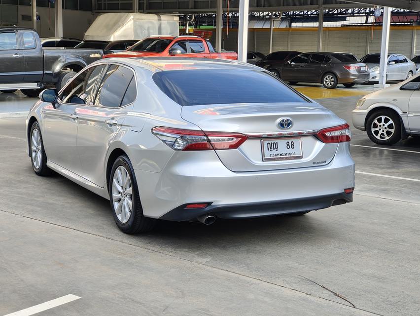 Toyota Camry 2.5 Hybrid Premium AT  4