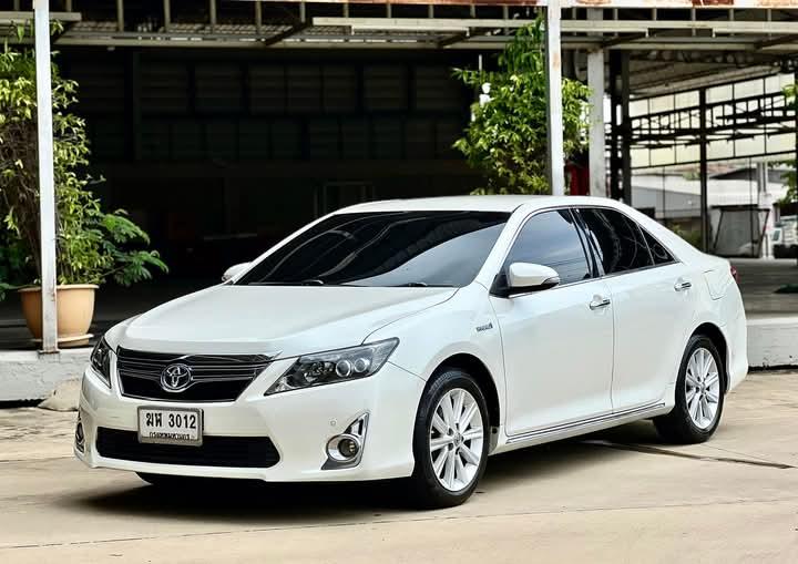 Toyota Camry สีขาว 3