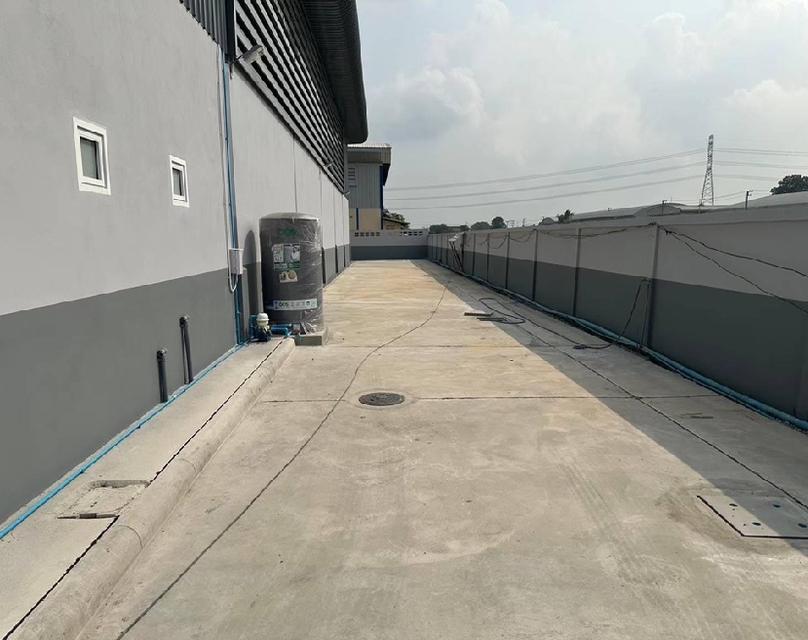 ให้เช่าโกดัง พร้อมสำนักงาน พื้นที่ใช้สอย 966 ตารางเมตร บนที่ดิน 500 ตารางวา / ทำเลอยู่ในซอย อบต หน้าไม้ / ห่างแยกนพวงศ์ 2 กิโลเมตร ลาดหลุมแก้ว 5