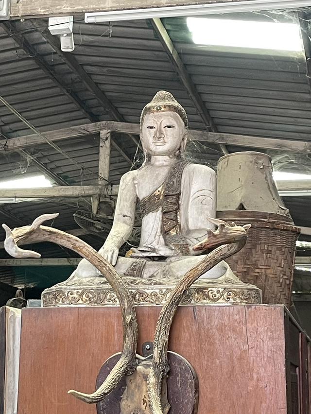 พระไม้มัณฑะเลย์ พระไม้ศิลปะมัณฑะเลย์ พระไม้พม่า พระพุทธรูปไม้