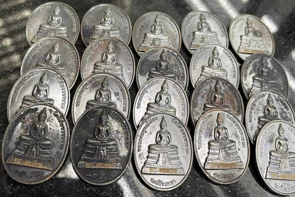 เหรียญรูปไข่ หลวงพ่อโสธร รุ่นพระอุโบสถหลังใหม่ พ.ศ. 2538 3