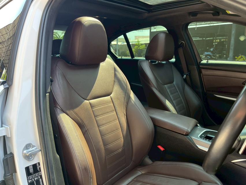 BMW 330e 2.0 M Sport รถปี 2020 จดทะเบียน ปี 2022 9