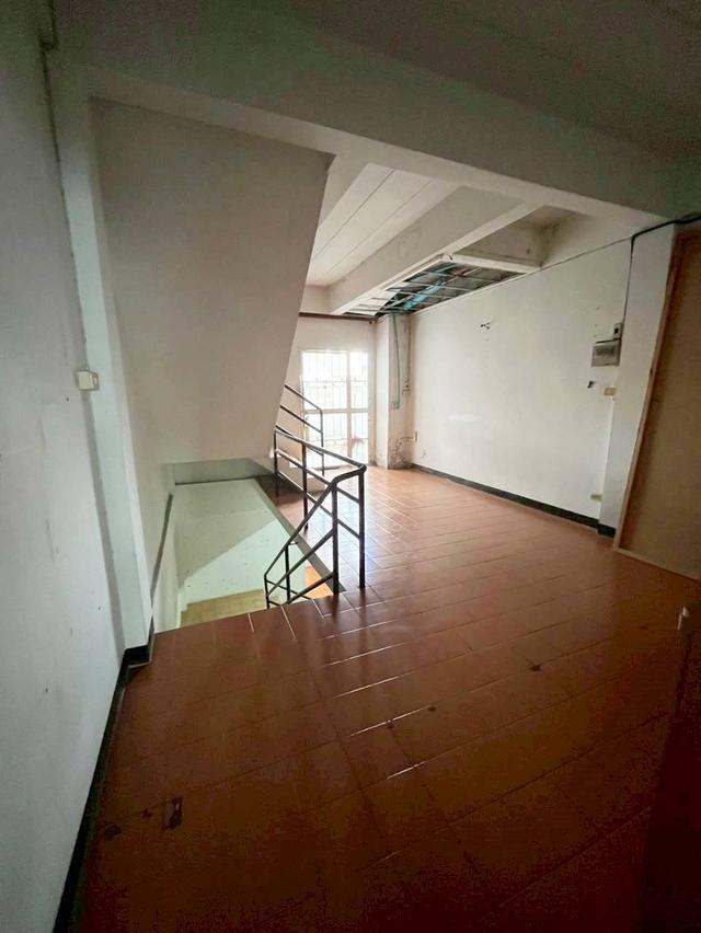 ขายตึก 3 ชั้นครึ่ง หมู่บ้านสินธนา3 เฟส1 ซอยนวมินทร์163แยก17 5