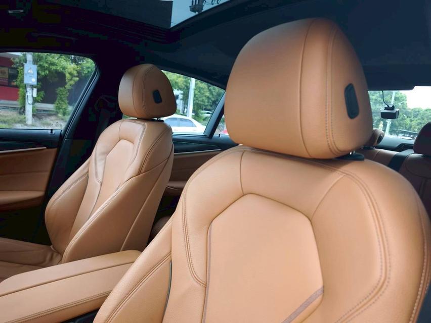 รหัสรถ KPV53 2022 BMW 530e 2.0 LCI Msport 9