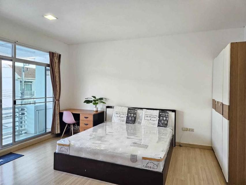  ขาย/เช่าบ้าน ทาวน์โฮม 3 ชั้นหมู่บ้าน " บ้านใหม่พระรามเก้า-ศรีนครินทร์  7