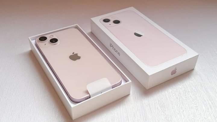 iPhone 13 สีชมพู 3