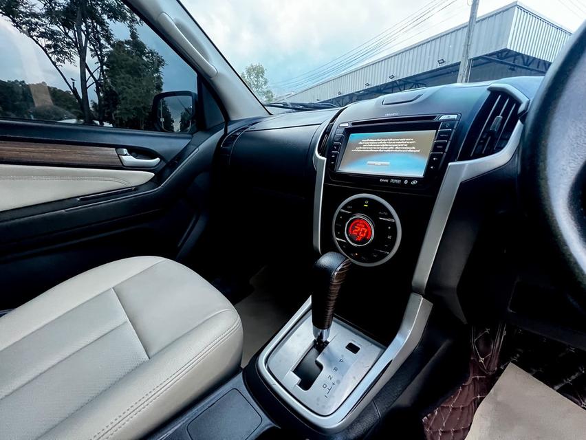 ขาย Isuzu MU-X 3.0DVD ปี14 8