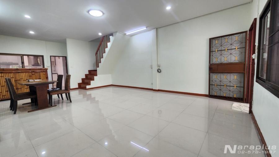 68050638 : ขายทาวน์เฮ้าส์ 2 ชั้น หน้ากว้าง 5 เมตร บนเนื้อที่ขนาด 20 ตร.ว. หมู่บ้านราณี 3 ถนนนวมินทร์ 135 กรุงเทพฯ 8